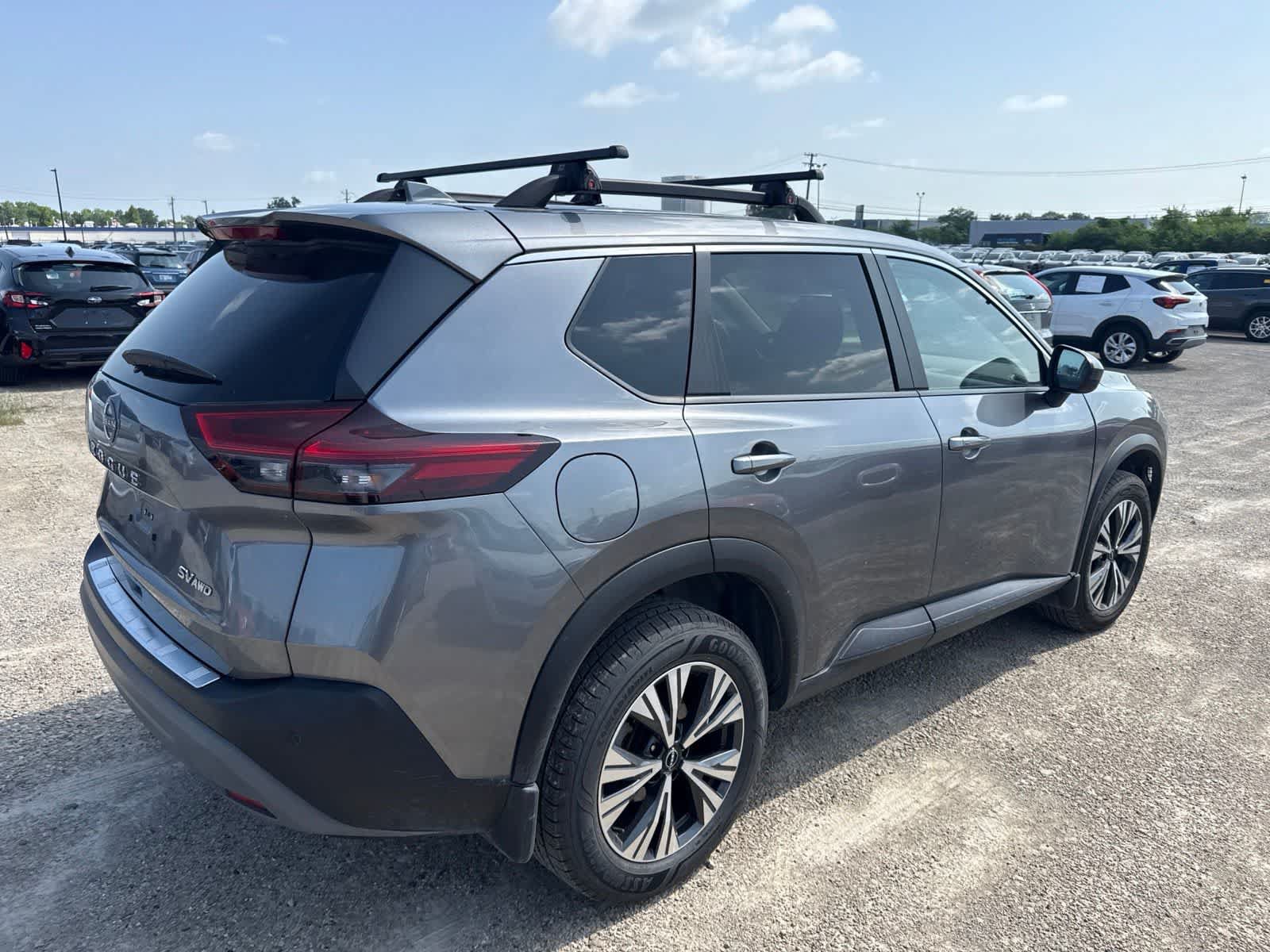 Used 2023 Nissan Rogue SV AWD/4WD image 3