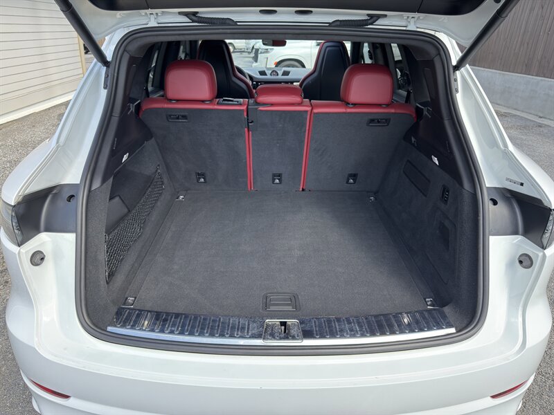Used 2022 Porsche Cayenne GTS AWD/4WD image 28