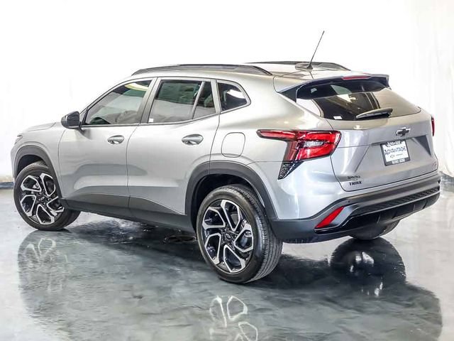 Certified 2025 Chevrolet Trax RS w/ Sunroof Package FWD image 9