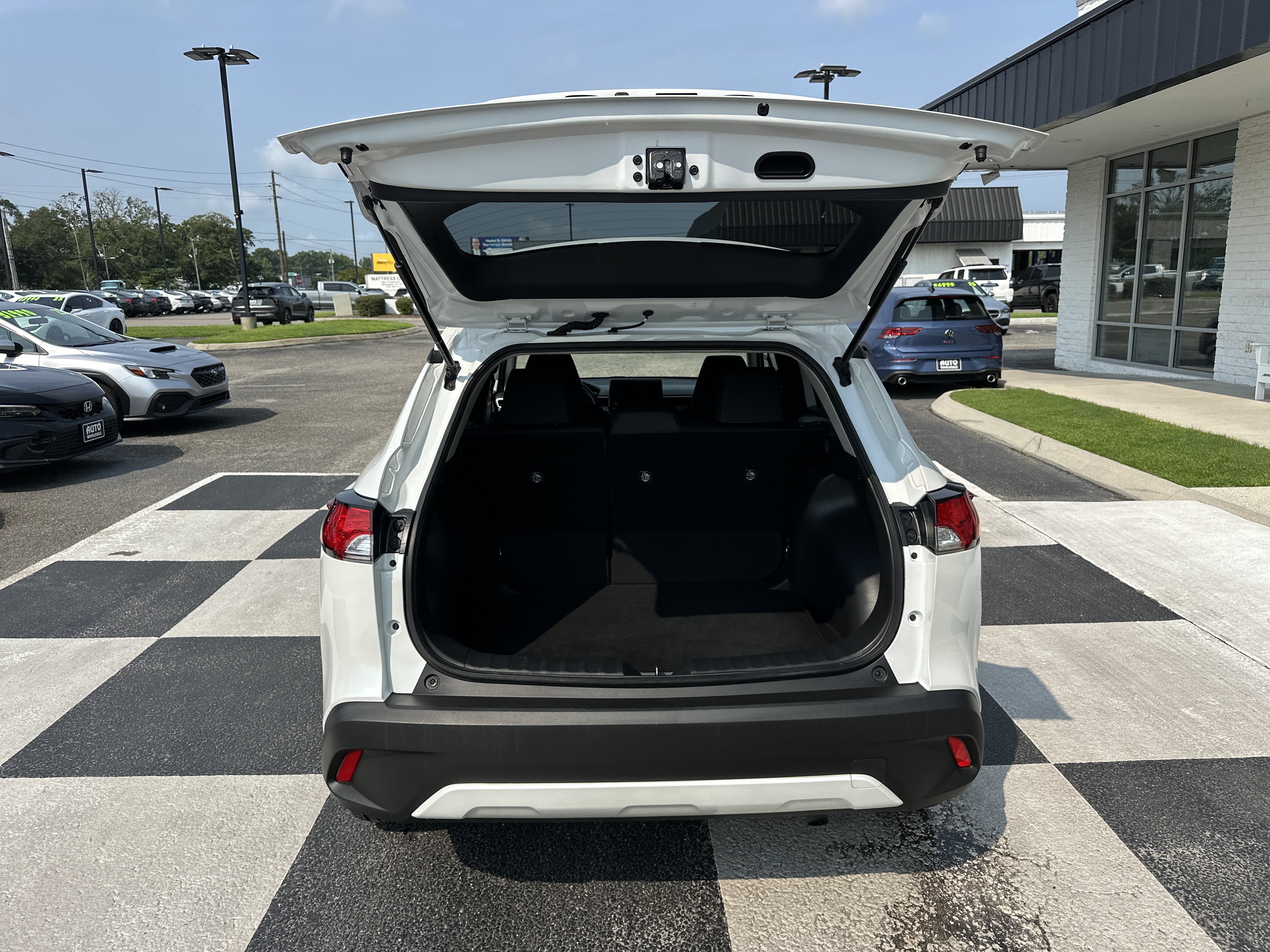 Used 2023 Toyota Corolla Cross LE FWD image 5