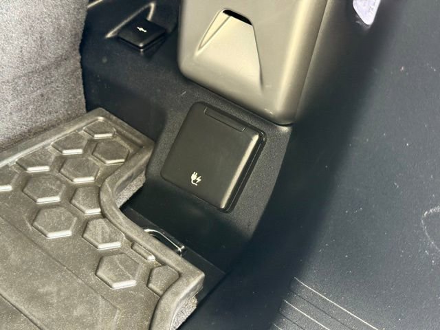 Used 2023 Land Rover Defender 130 X AWD/4WD image 6