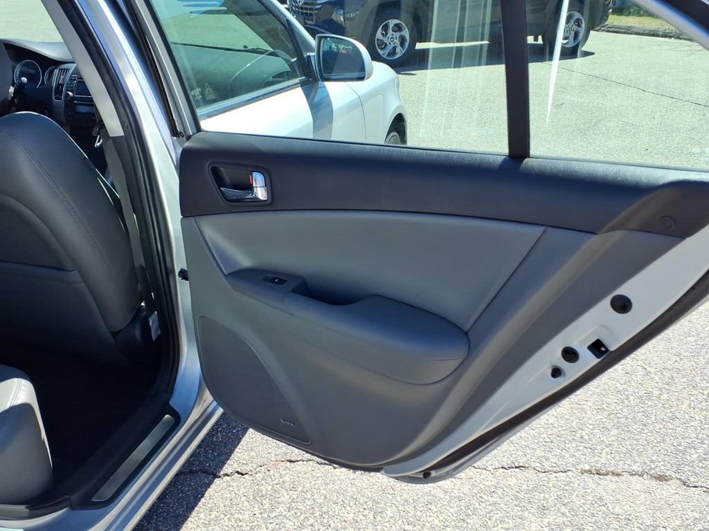 Used 2009 Hyundai Sonata Limited FWD image 11