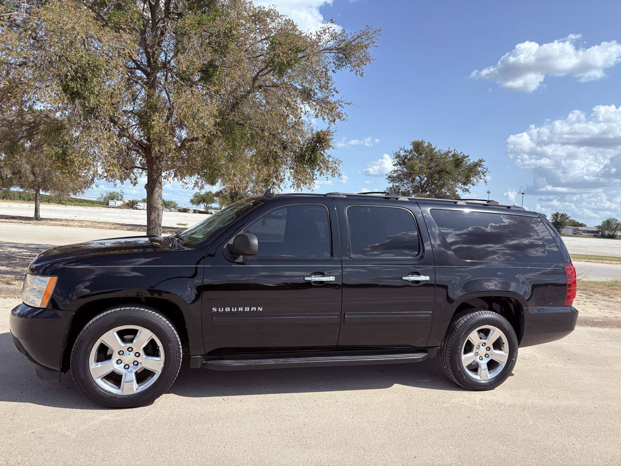 Used 2011 Chevrolet Suburban LS RWD image 71