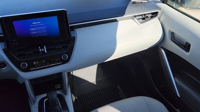 Certified 2023 Toyota Corolla Cross LE image 6