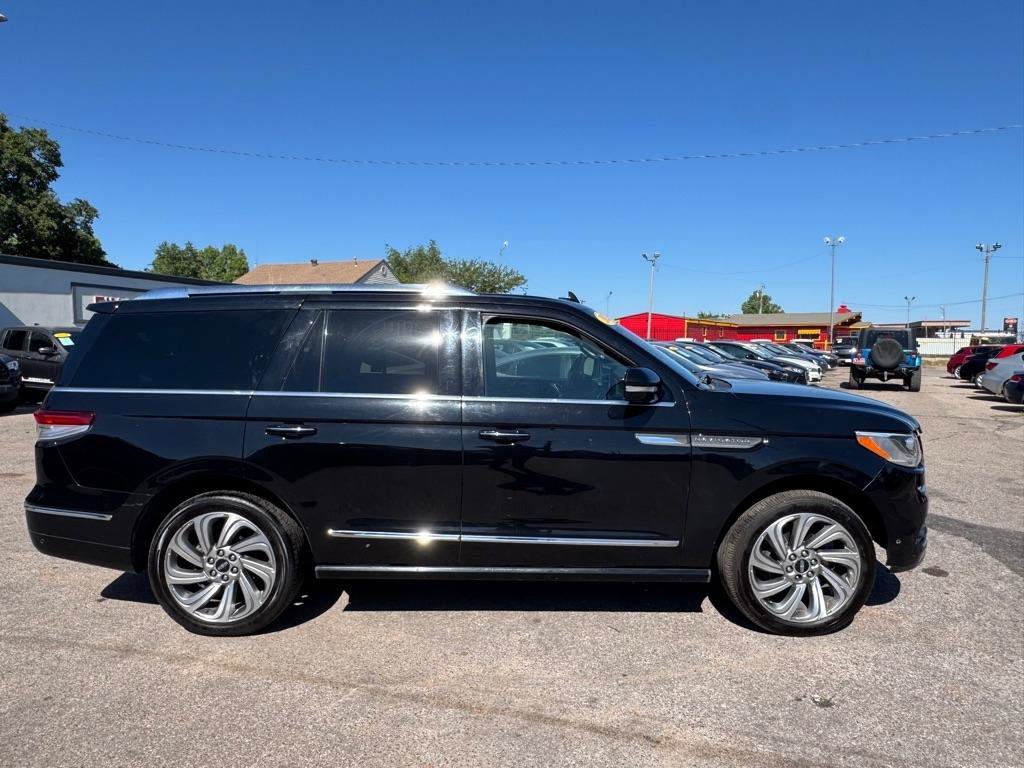 Used 2022 Lincoln Navigator Reserve AWD/4WD image 4