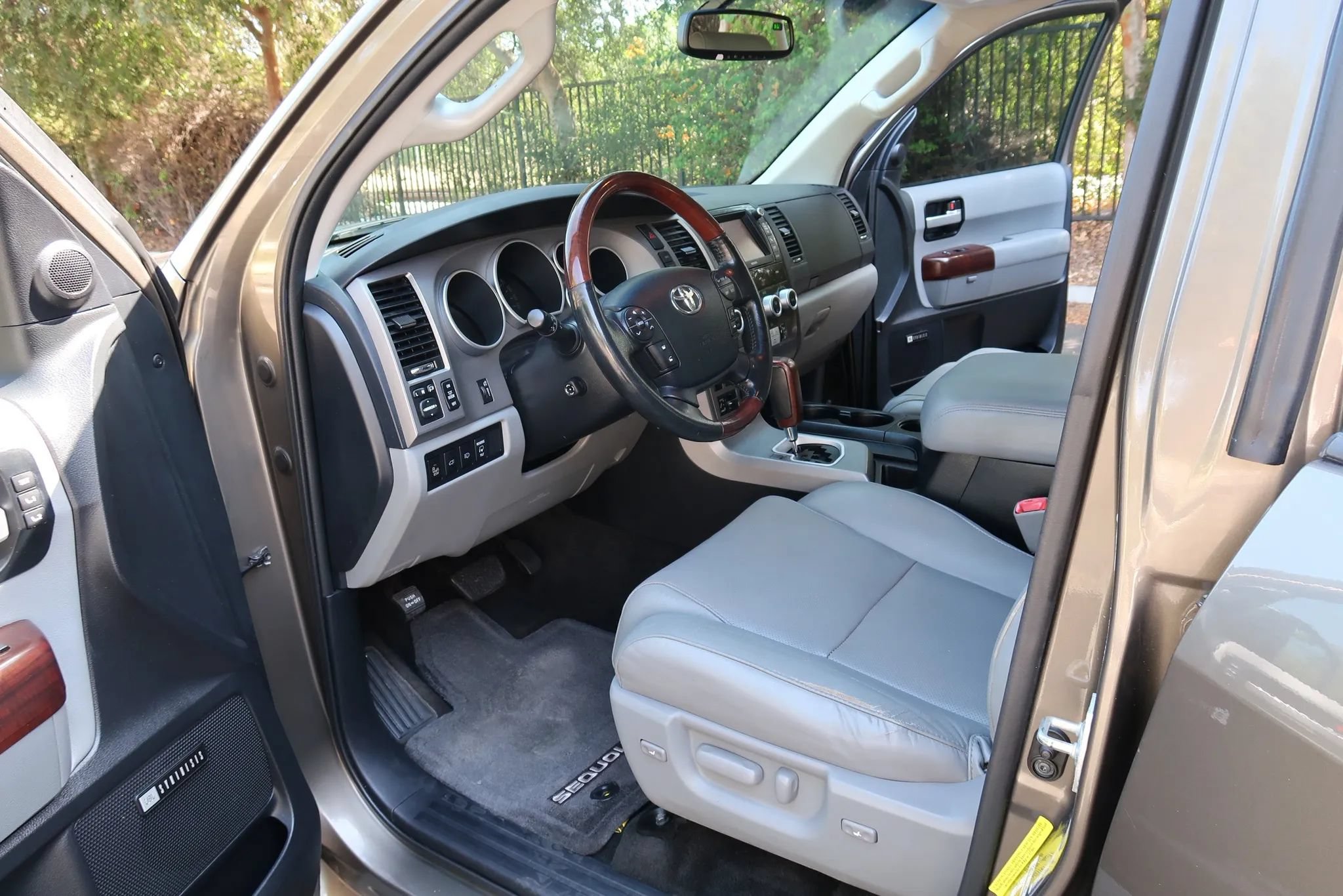 Used 2013 Toyota Sequoia Platinum RWD image 14