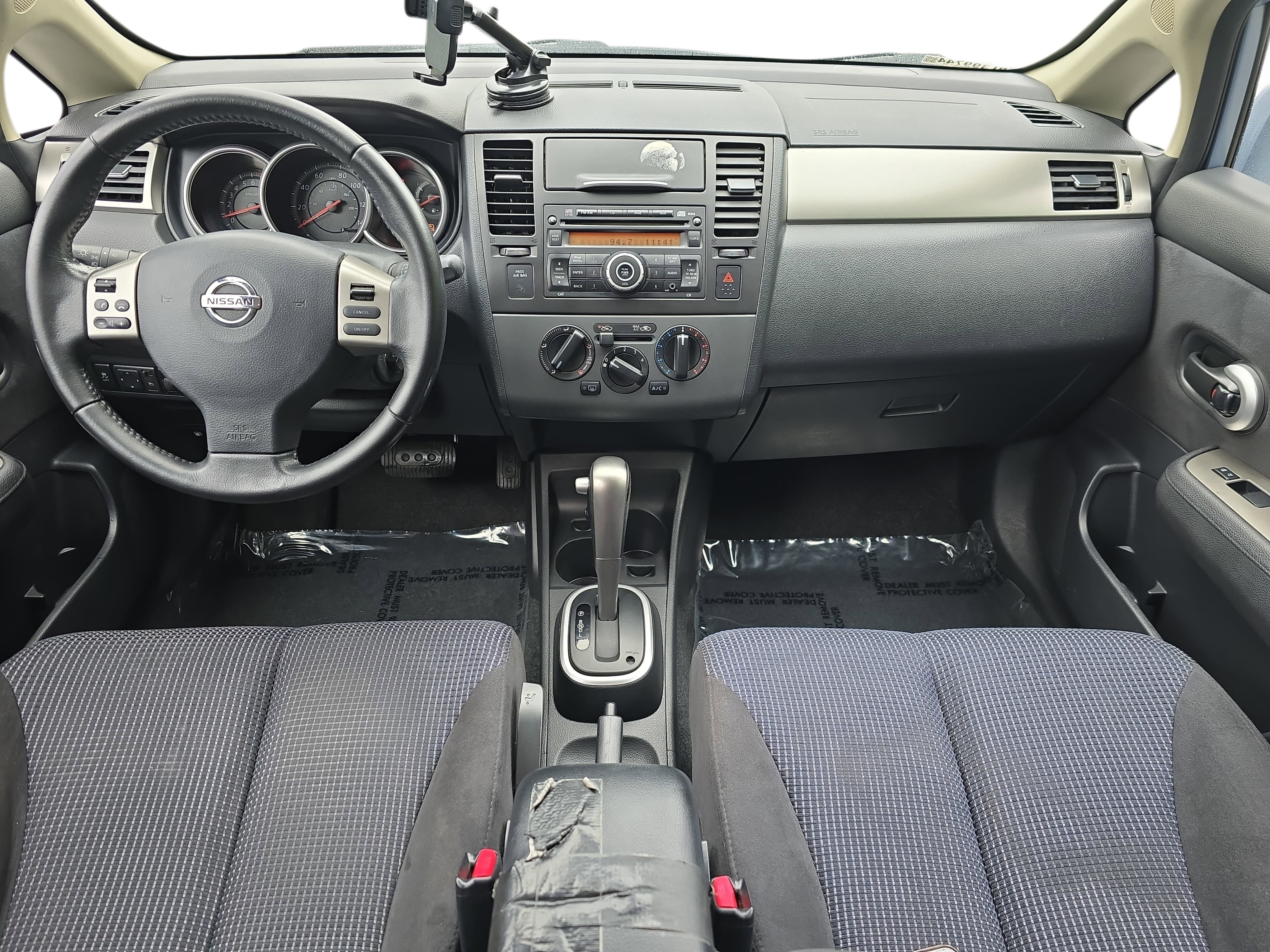 Used 2011 Nissan Versa Hatchback w/ Premium Pkg FWD image 9