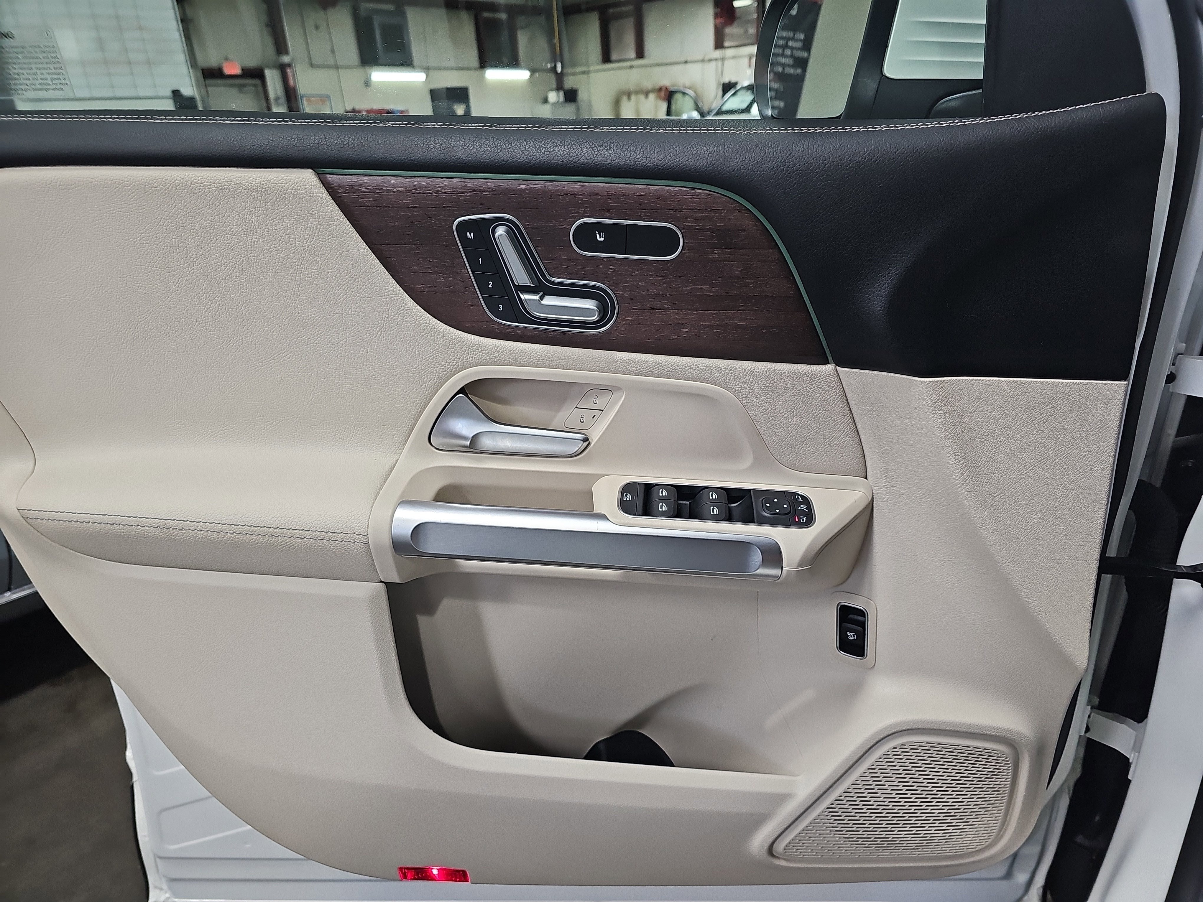 Certified 2023 Mercedes-Benz GLB 250 image 28