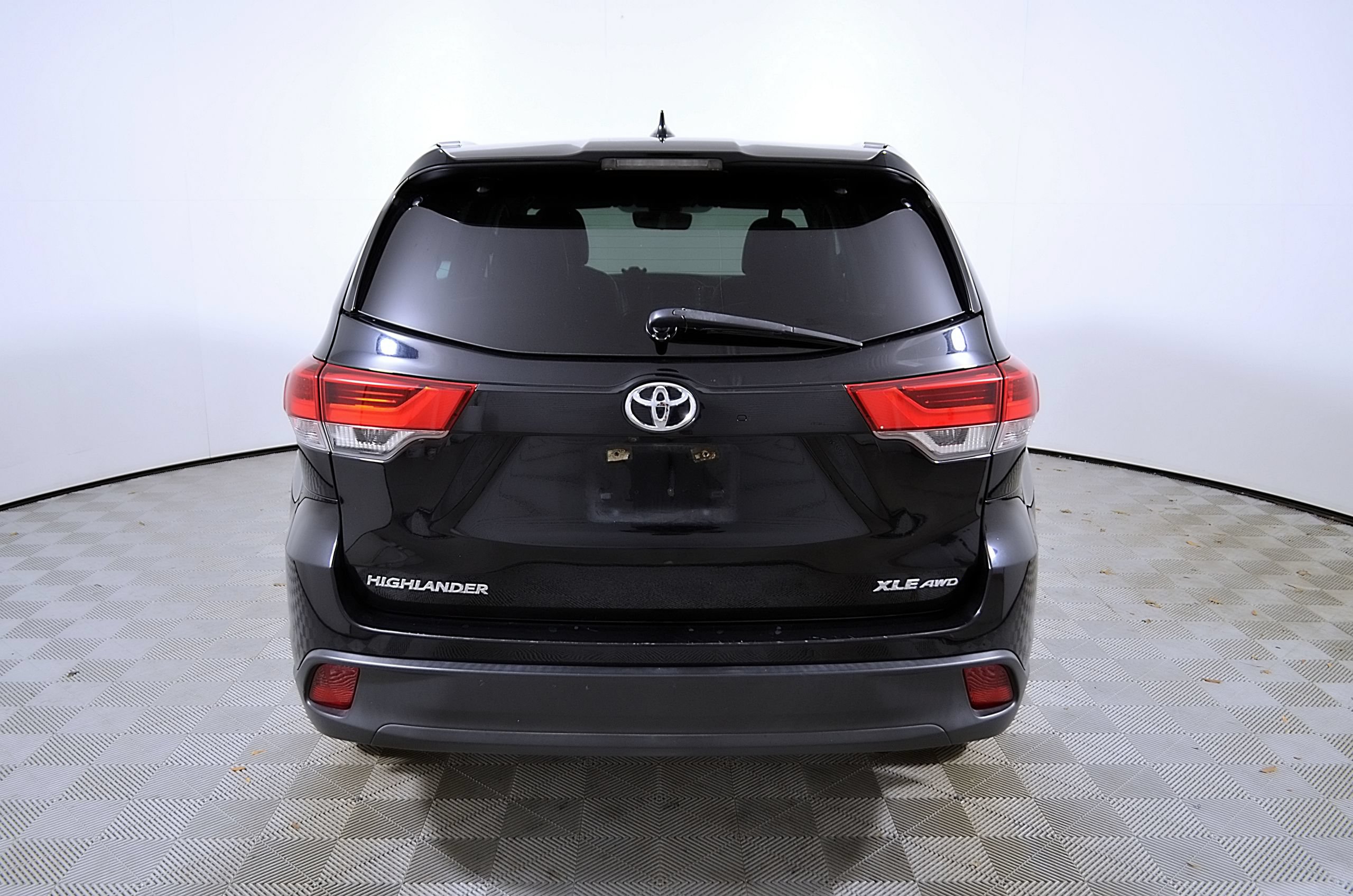 Used 2019 Toyota Highlander XLE AWD/4WD image 8