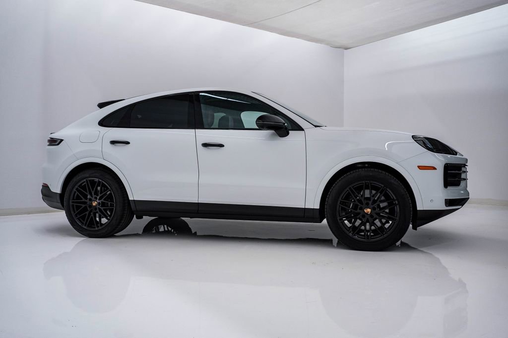 Certified 2025 Porsche Cayenne Coupe AWD/4WD image 9