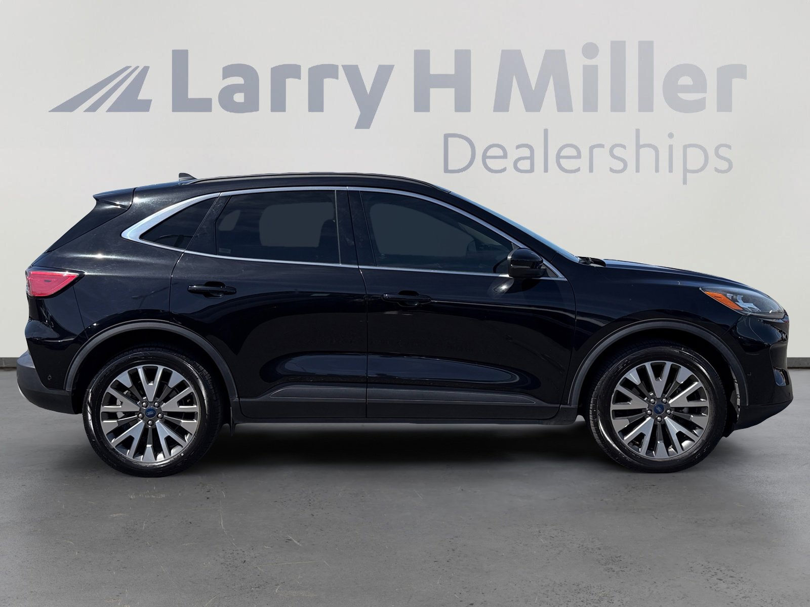 Used 2020 Ford Escape Titanium AWD/4WD image 6