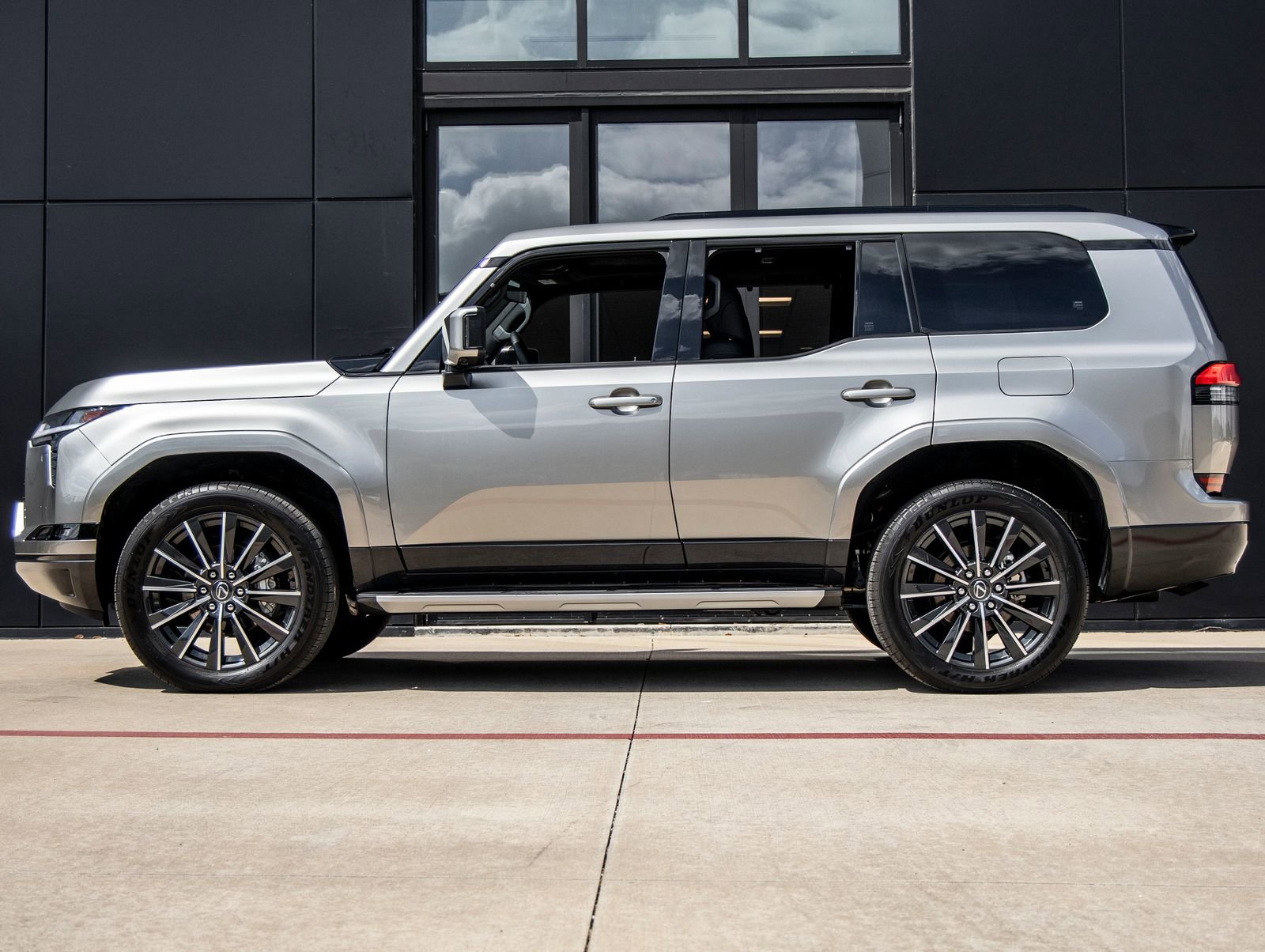 Used 2026 Lexus GX 550 w/ Accessory Package (2T) image 9