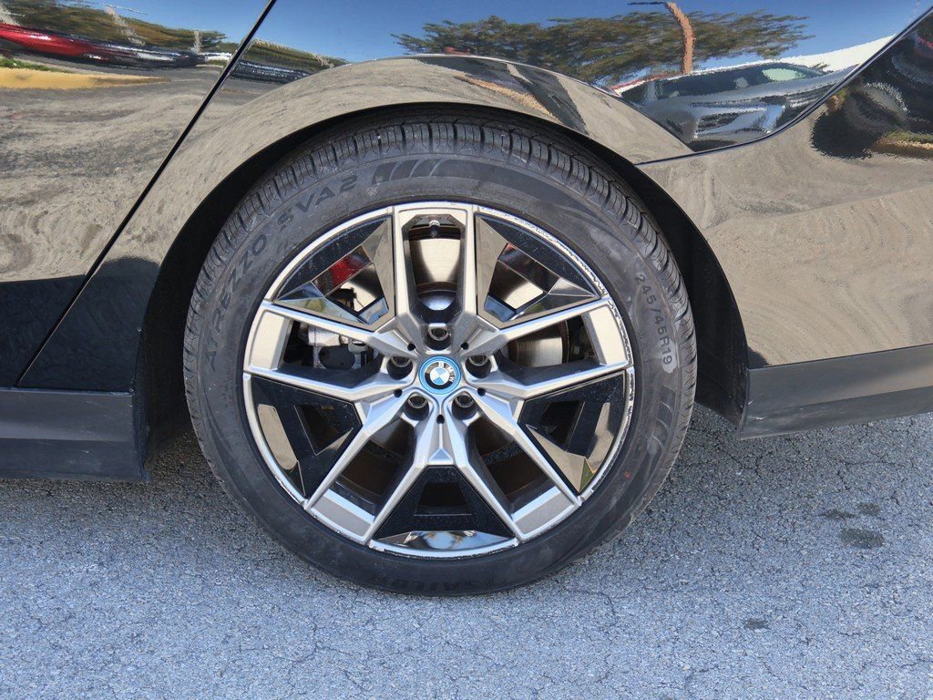 Used 2025 BMW i5 xDrive40 w/ Premium Package AWD/4WD image 24