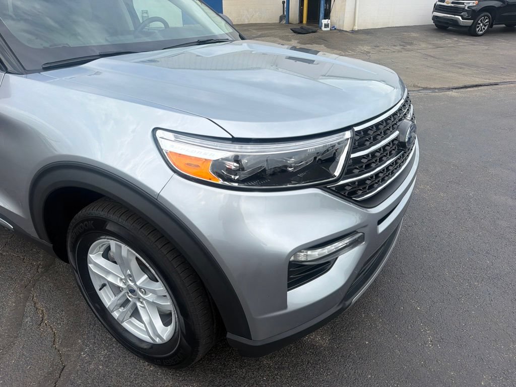 Used 2024 Ford Explorer XLT w/ Equipment Group 202A AWD/4WD image 10