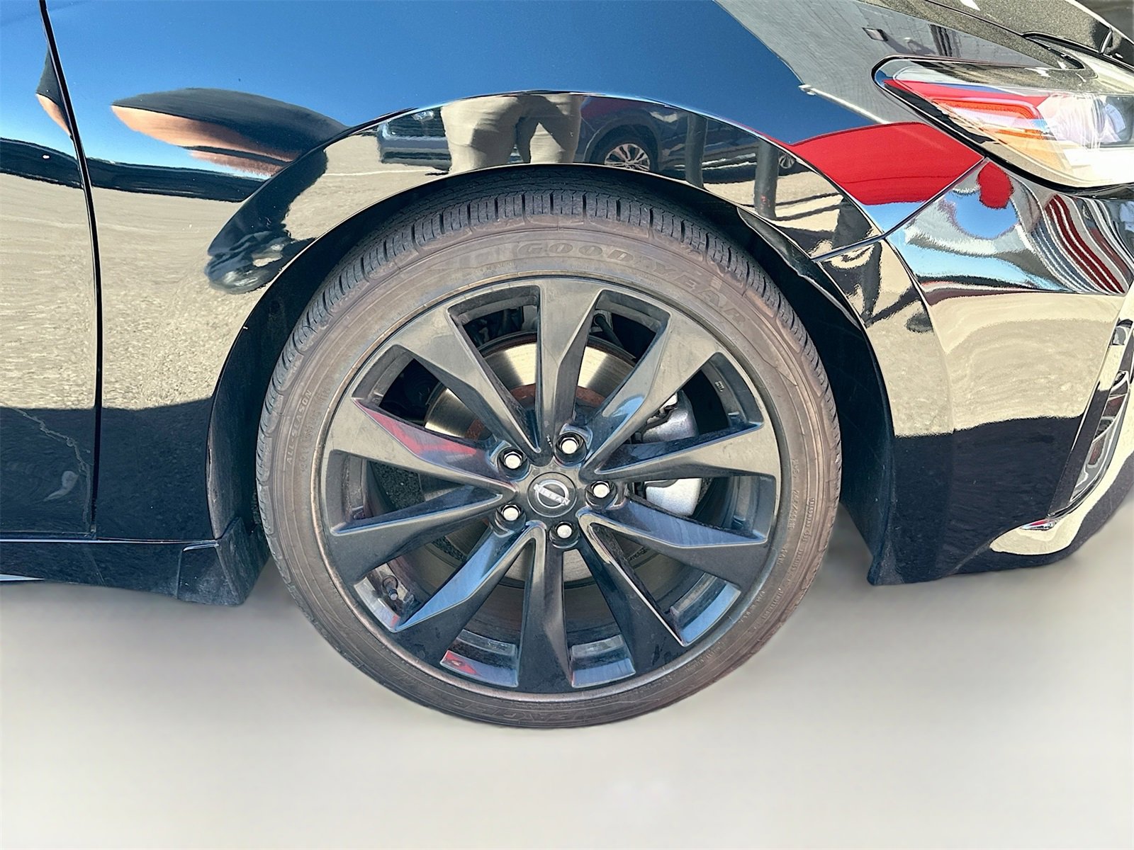 Used 2023 Nissan Maxima SR w/ Sport Mat Group image 32