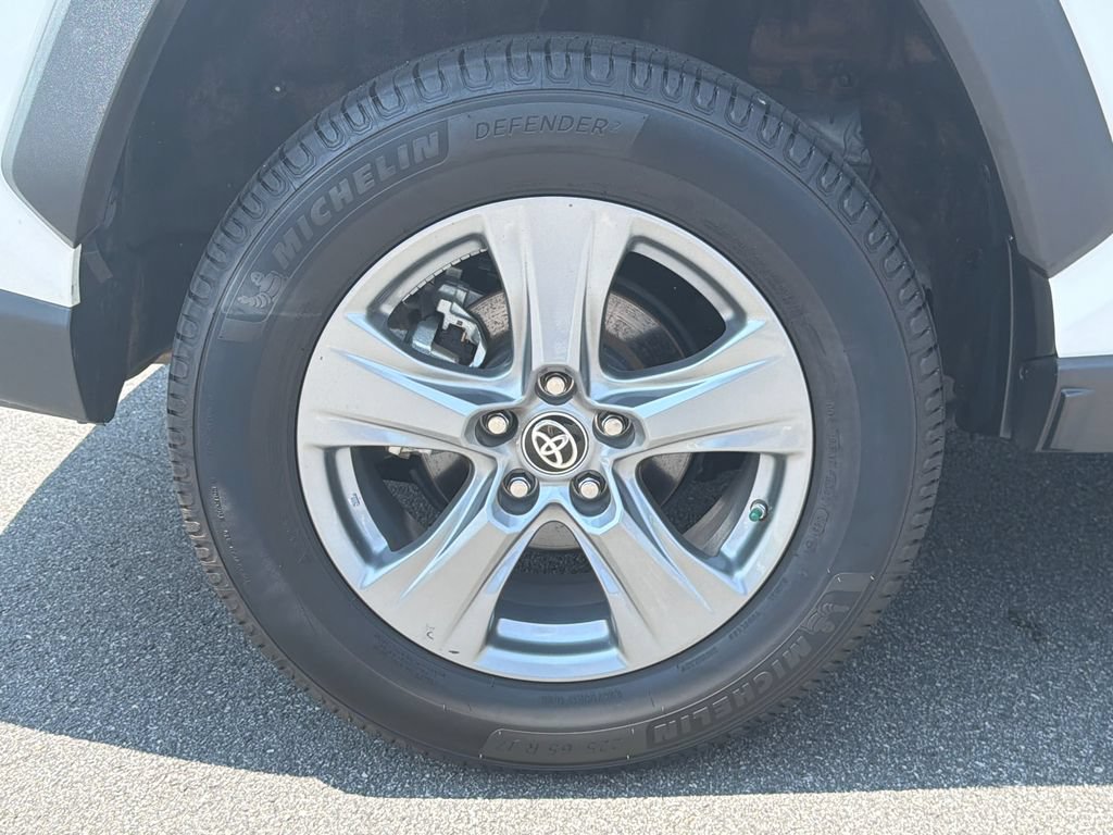 Used 2024 Toyota RAV4 LE AWD/4WD image 19