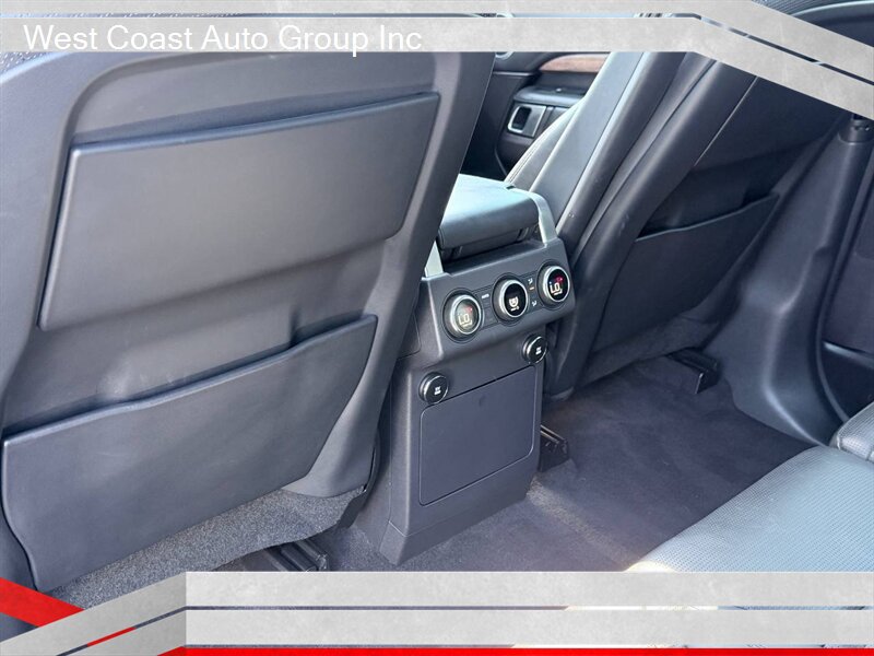 Used 2018 Land Rover Discovery HSE Luxury AWD/4WD image 19