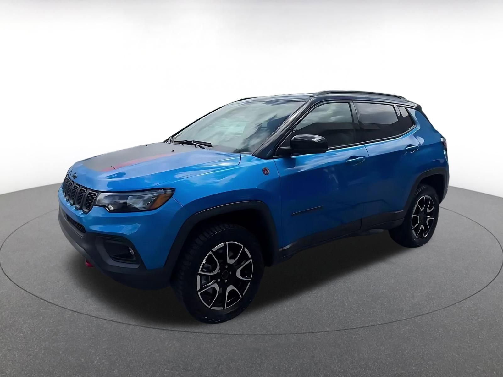 Used 2025 Jeep Compass Trailhawk AWD/4WD image 7