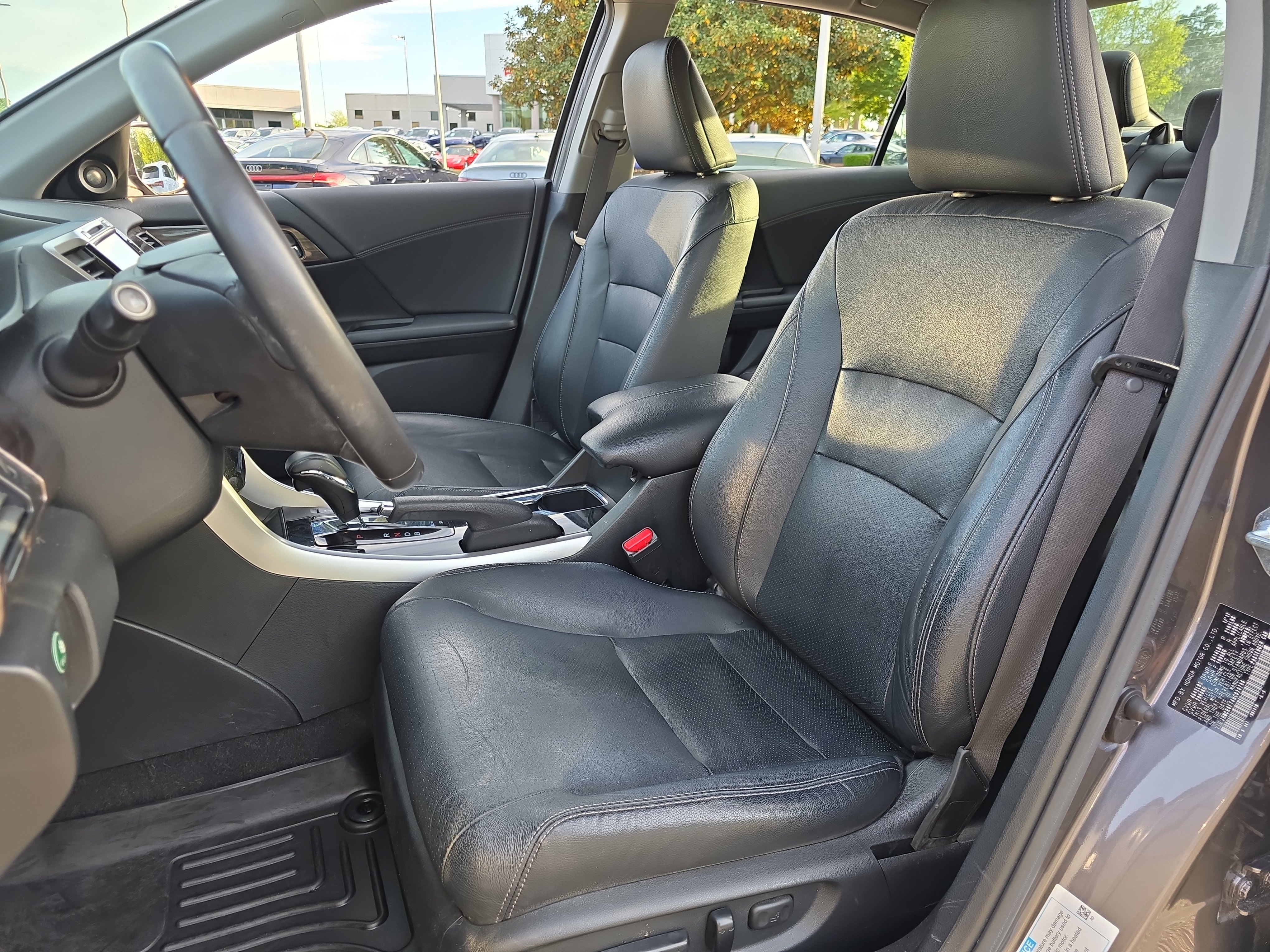 Used 2017 Honda Accord Touring image 14