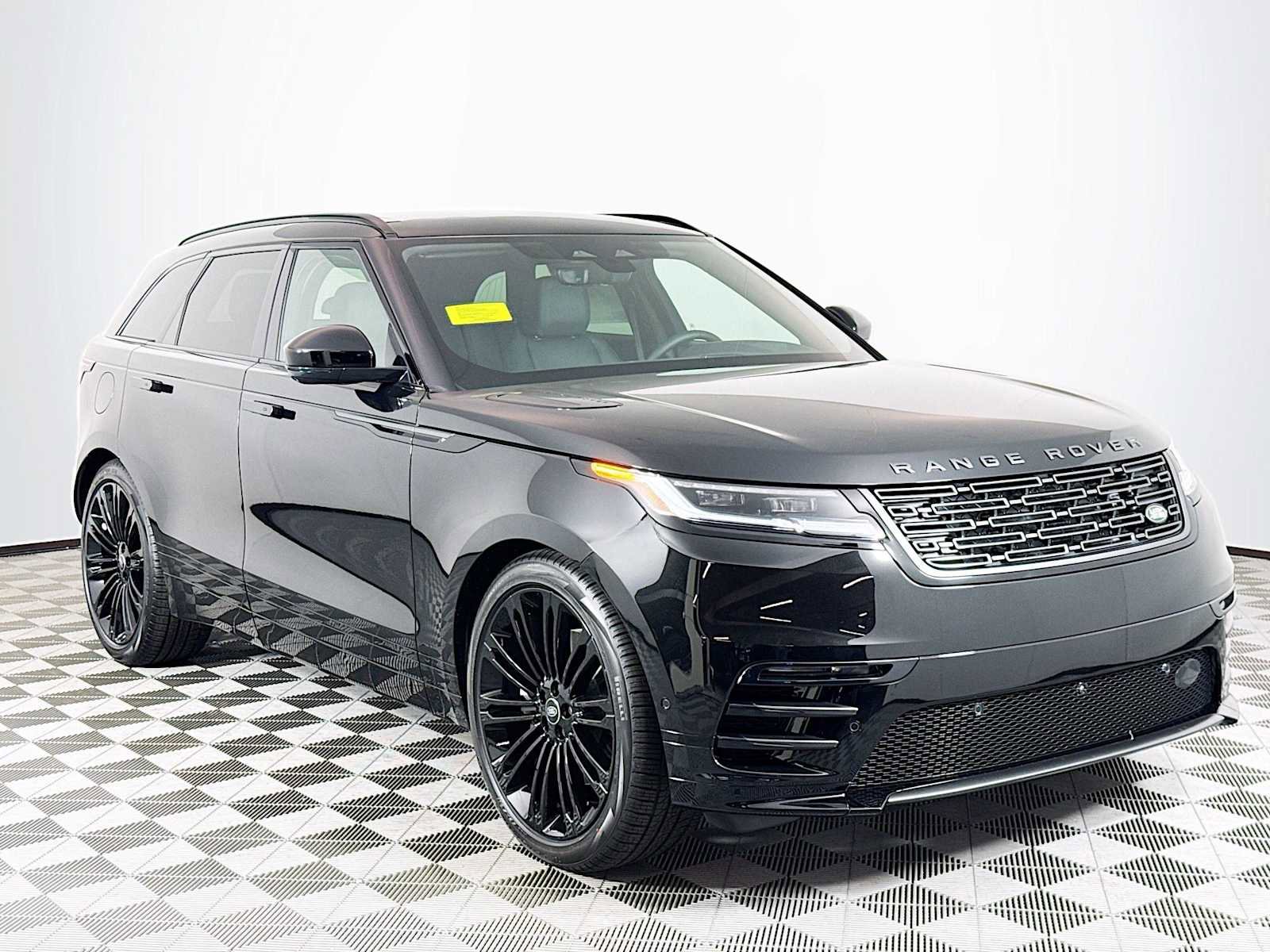 New 2026 Land Rover Range Rover Velar Dynamic SE image 4