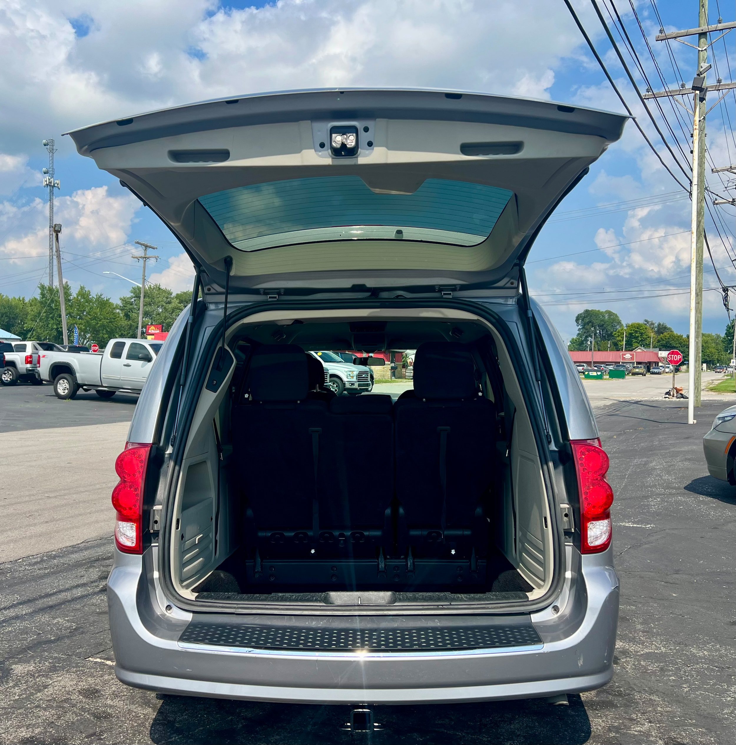 Used 2014 Dodge Grand Caravan SXT FWD image 16