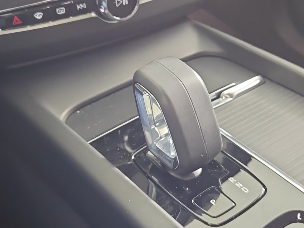 Used 2024 Volvo XC60 B5 Core w/ Protection Package Premier image 25