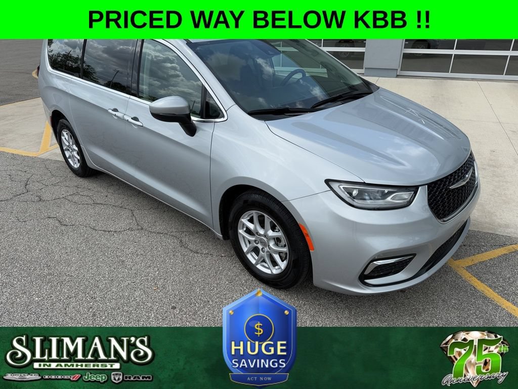 Used 2023 Chrysler Pacifica Touring-L