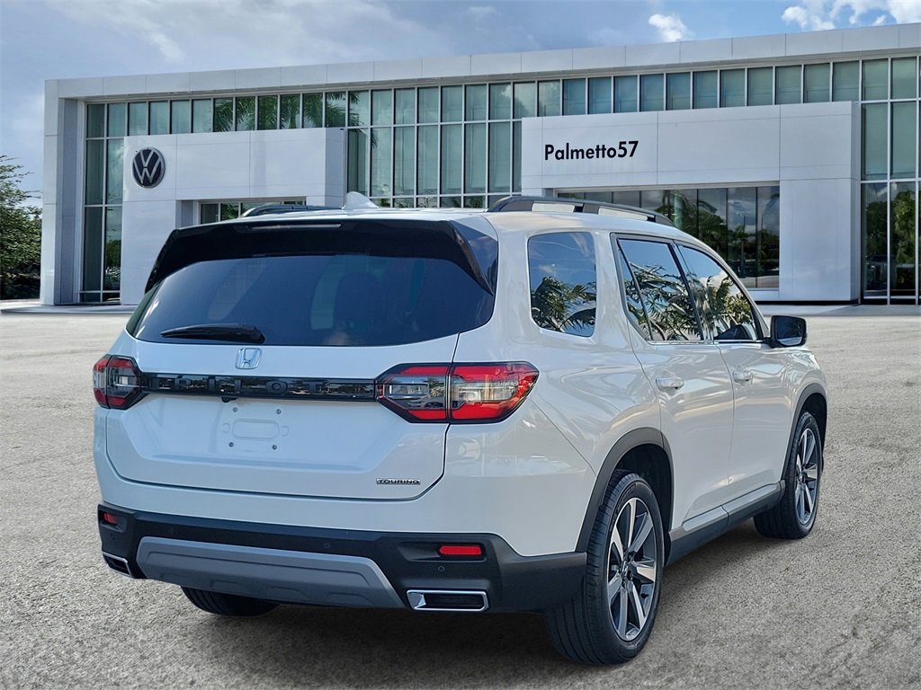 Used 2023 Honda Pilot Touring image 4