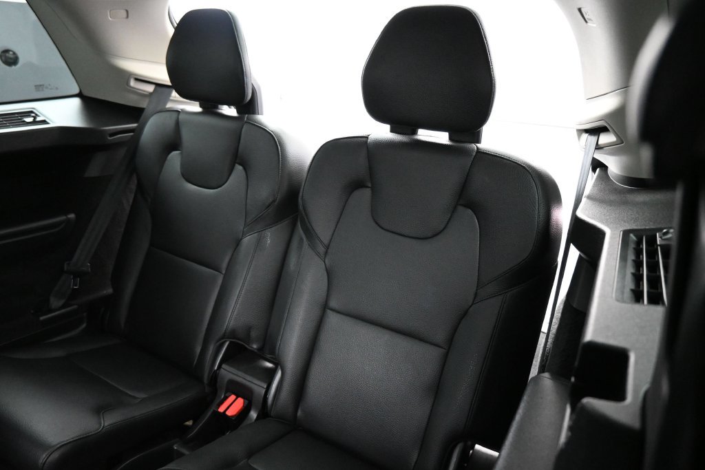 Used 2020 Volvo XC90 T6 Momentum AWD/4WD image 17