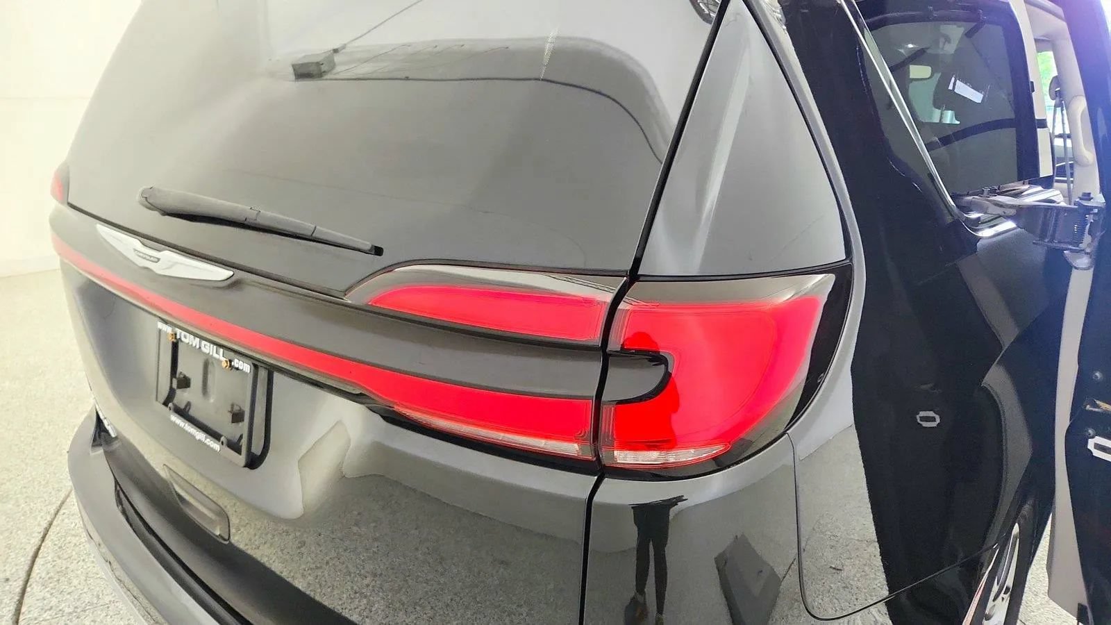 Used 2023 Chrysler Pacifica Touring-L FWD image 36