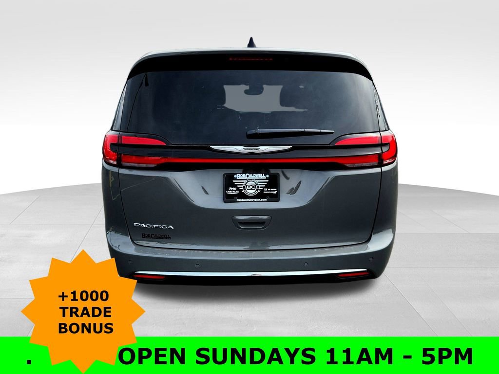 New 2025 Chrysler Pacifica Select image 6