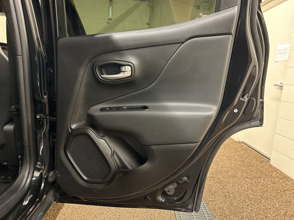 Used 2023 Jeep Renegade Latitude image 15