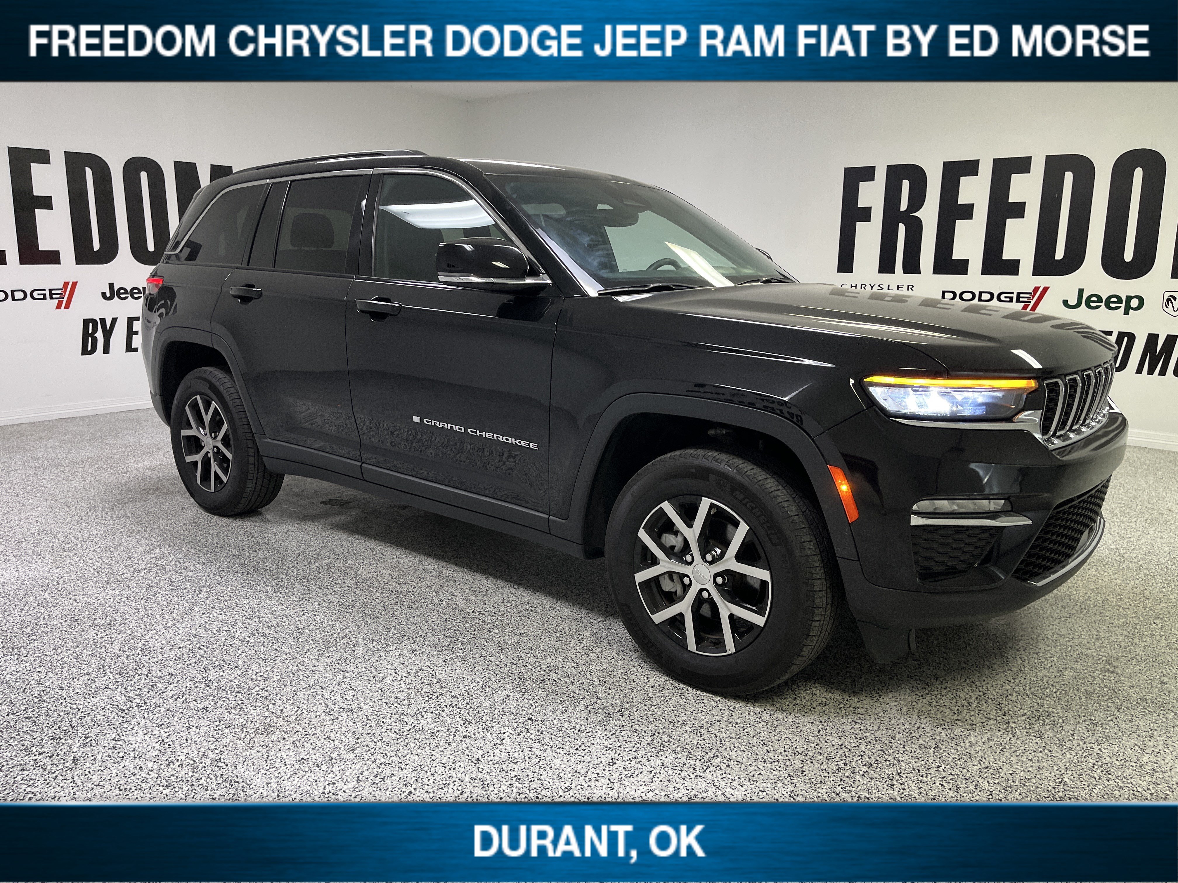 Used 2024 Jeep Grand Cherokee Limited AWD/4WD image 3