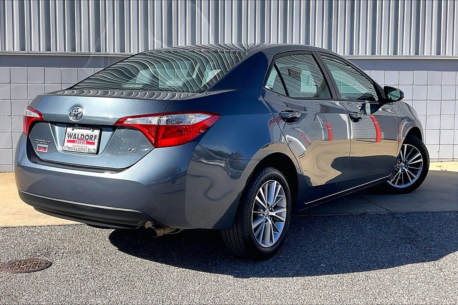 Used 2015 Toyota Corolla LE FWD image 17
