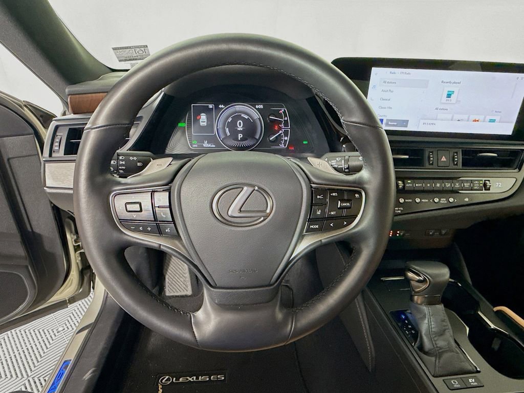 Certified 2025 Lexus ES 300h w/ Premium Package image 11