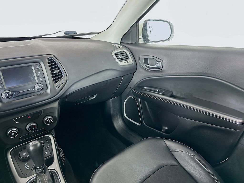 Used 2017 Jeep Compass Latitude image 26