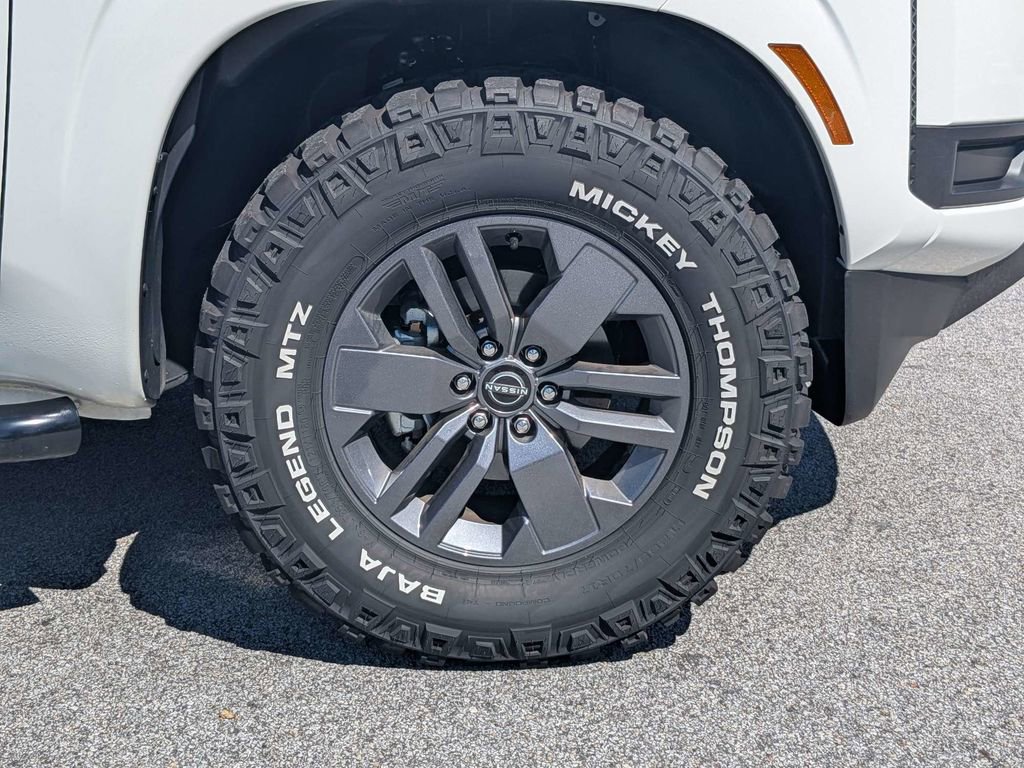 Used 2025 Nissan Frontier SV RWD image 11