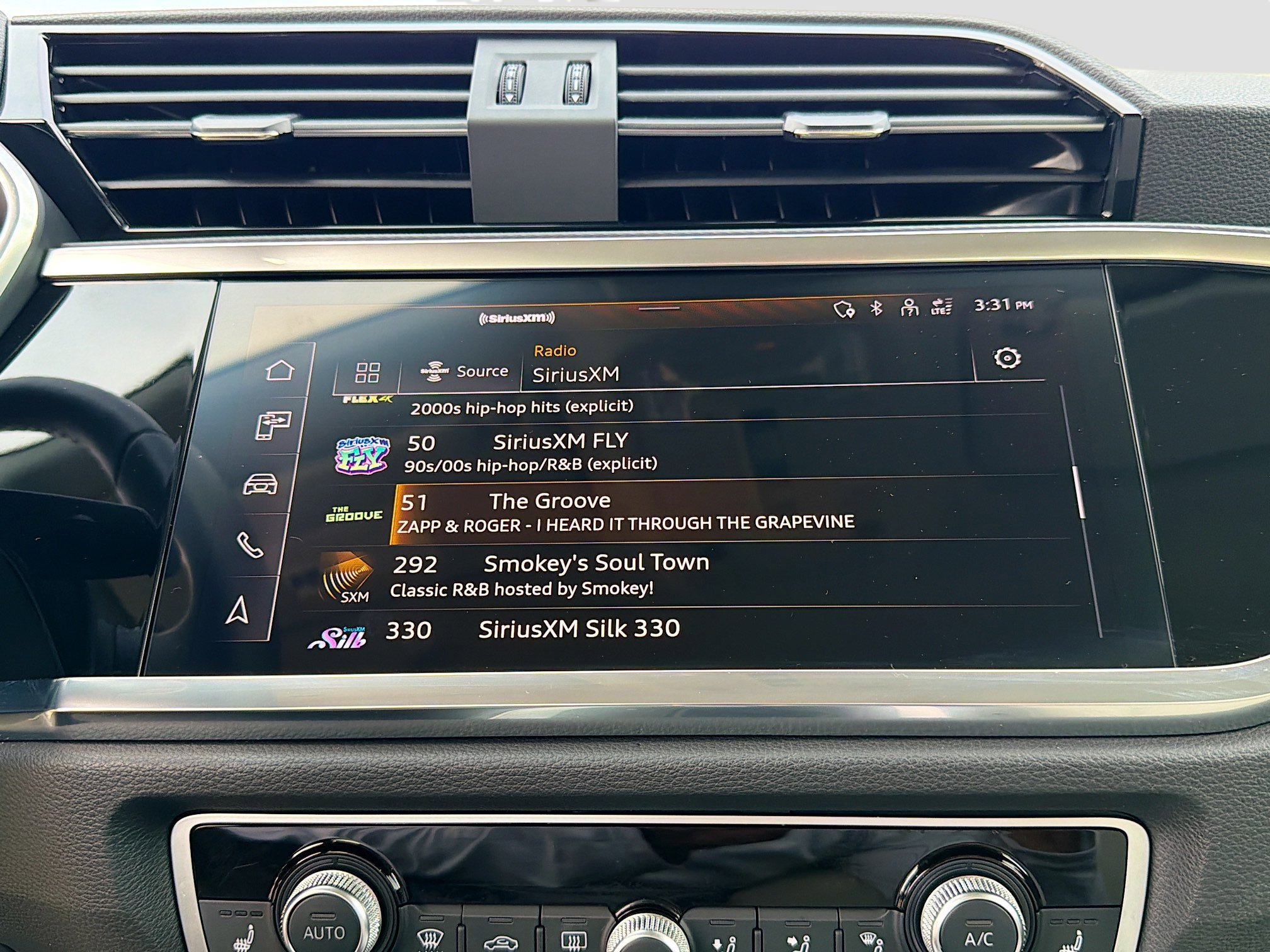 Certified 2024 Audi Q3 2.0T Premium Plus image 32