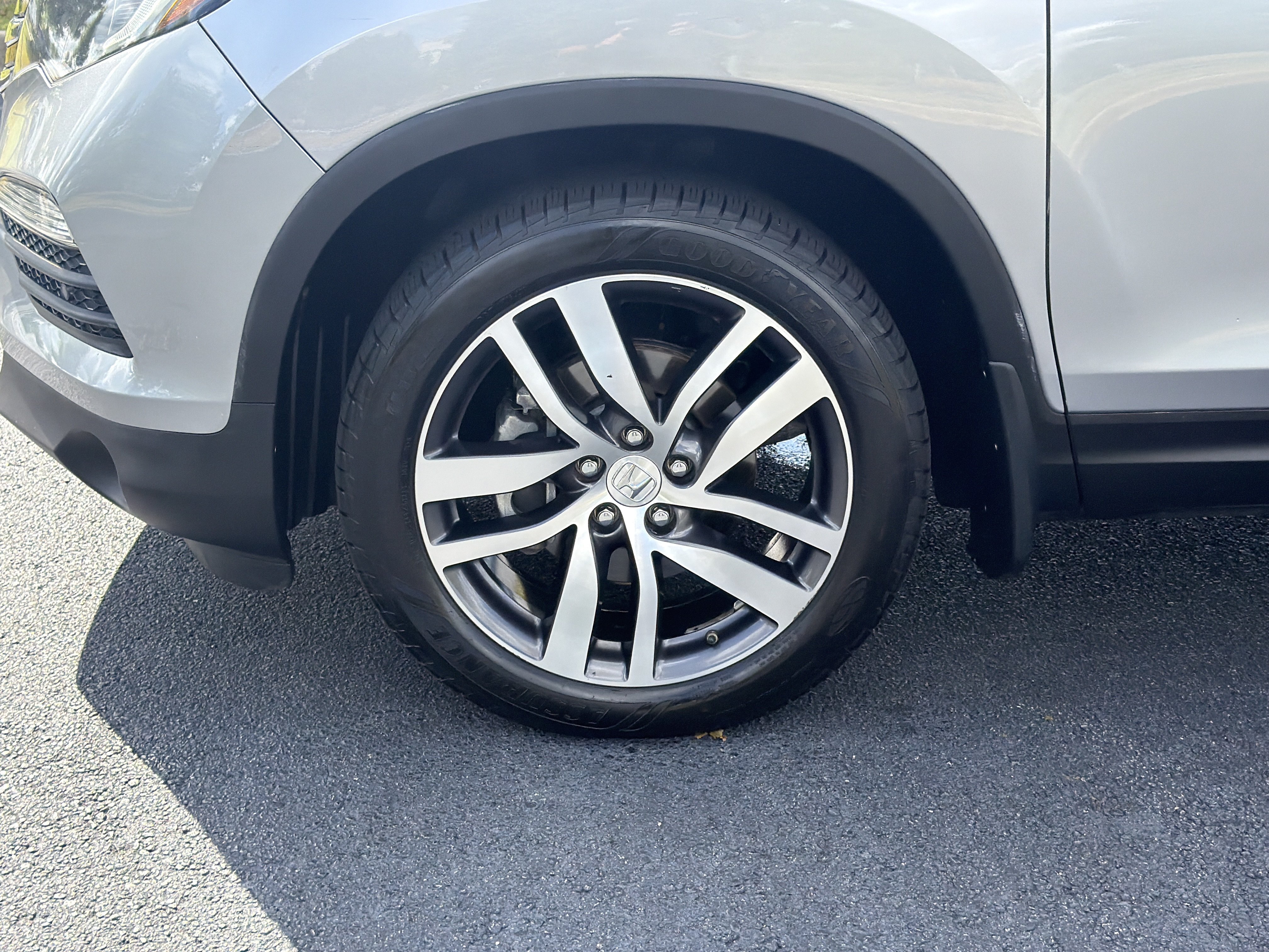 Used 2016 Honda Pilot Touring image 32