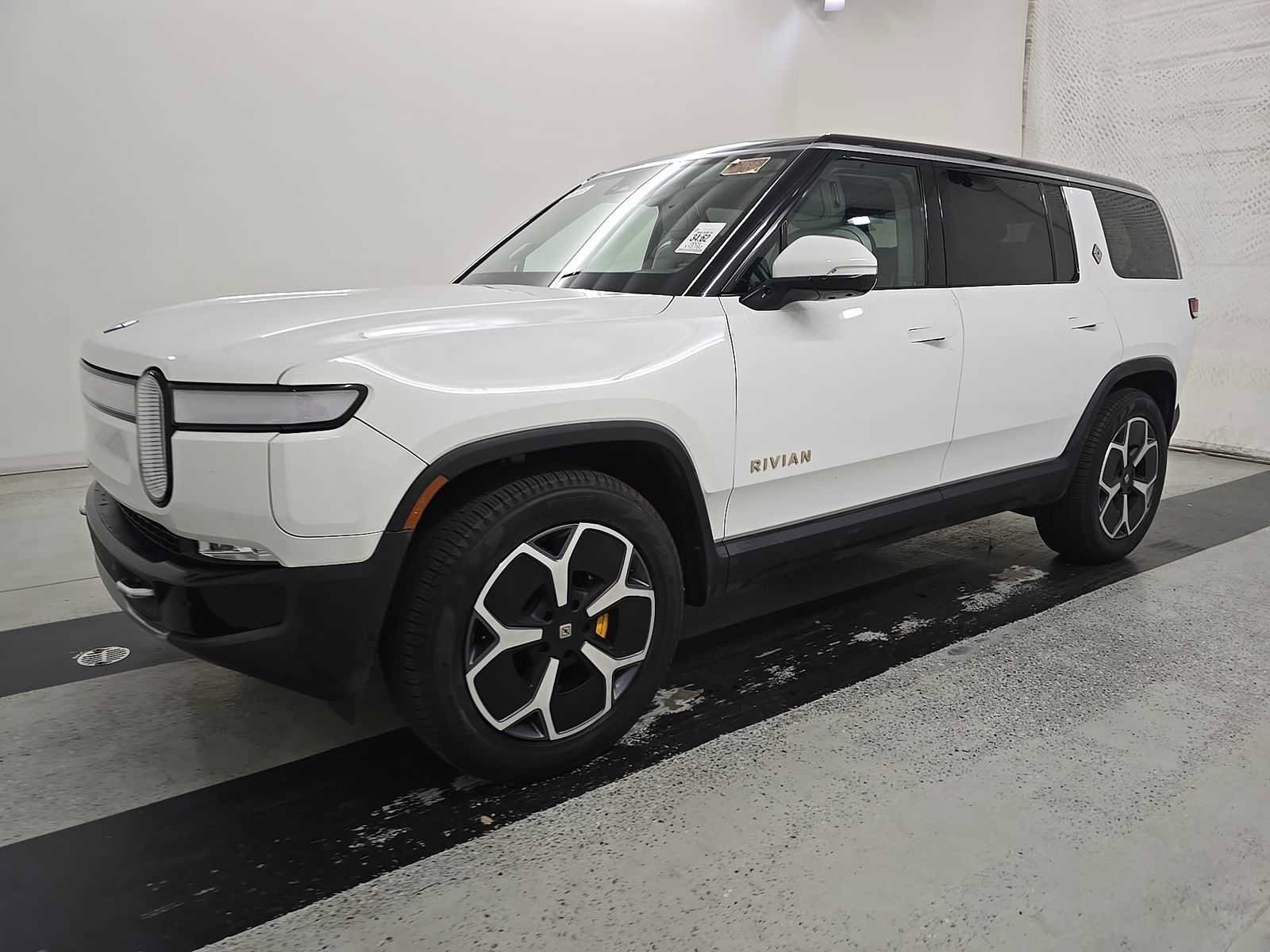 Used 2024 Rivian R1S Adventure AWD/4WD image 5