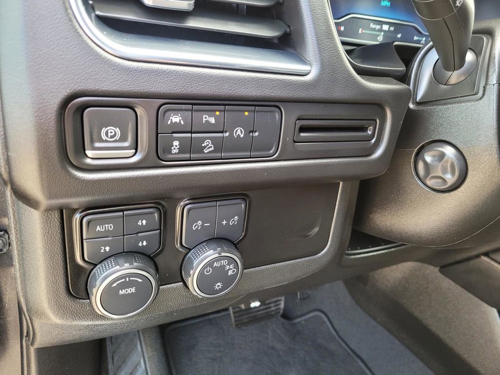 Certified 2023 Chevrolet Suburban Premier image 27