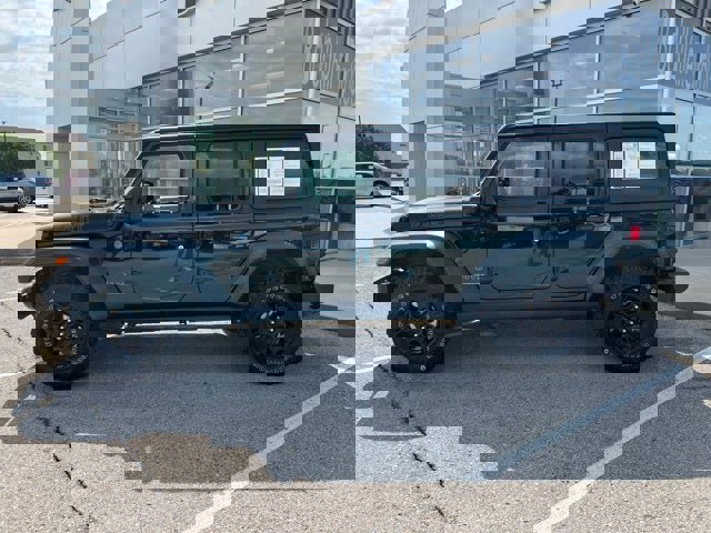 Used 2023 Jeep Wrangler Unlimited image 2