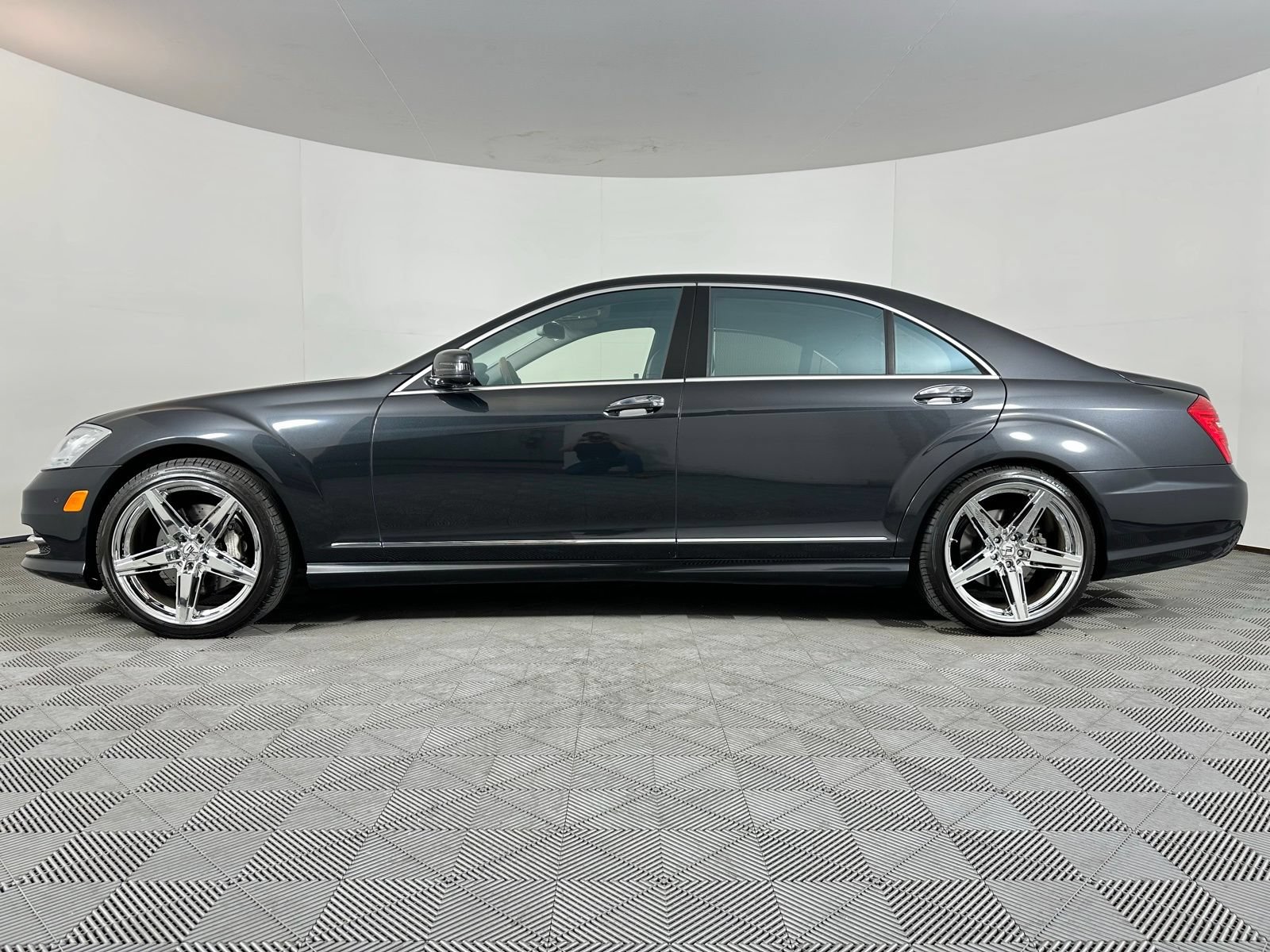 Used 2011 Mercedes-Benz S 550 4MATIC image 19