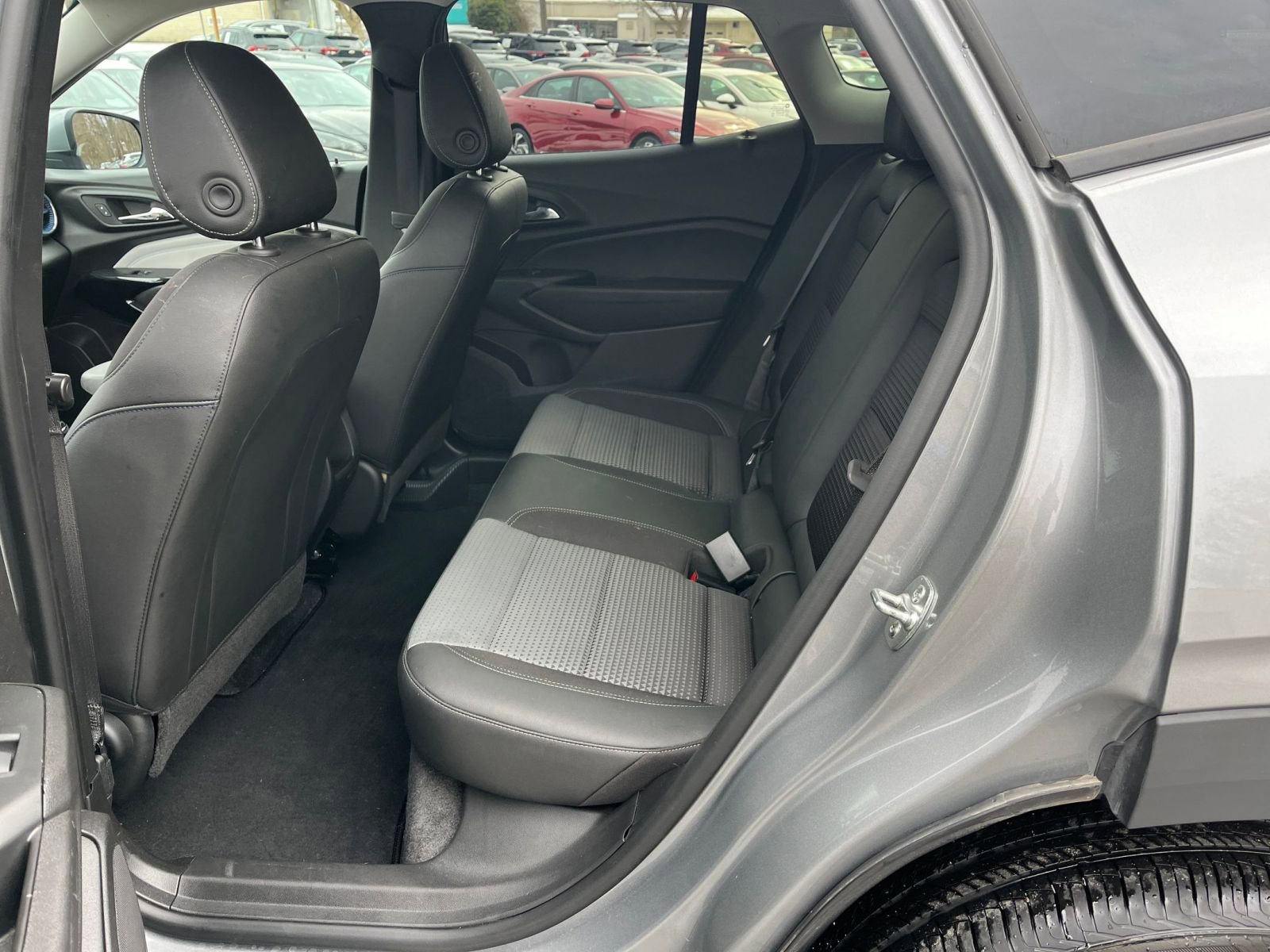 Used 2025 Chevrolet Trax LT image 21