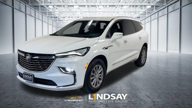 Used 2023 Buick Enclave Essence AWD/4WD image 5