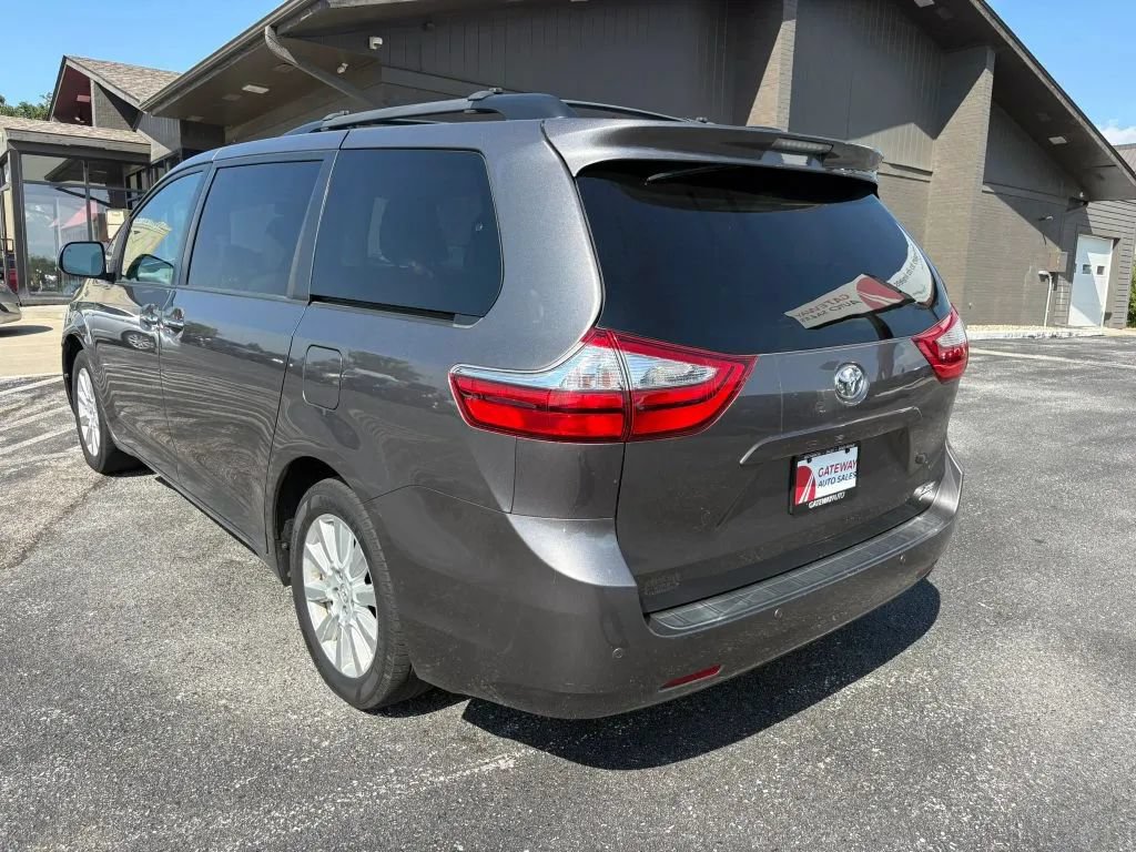 Used 2017 Toyota Sienna XLE Premium AWD/4WD image 3