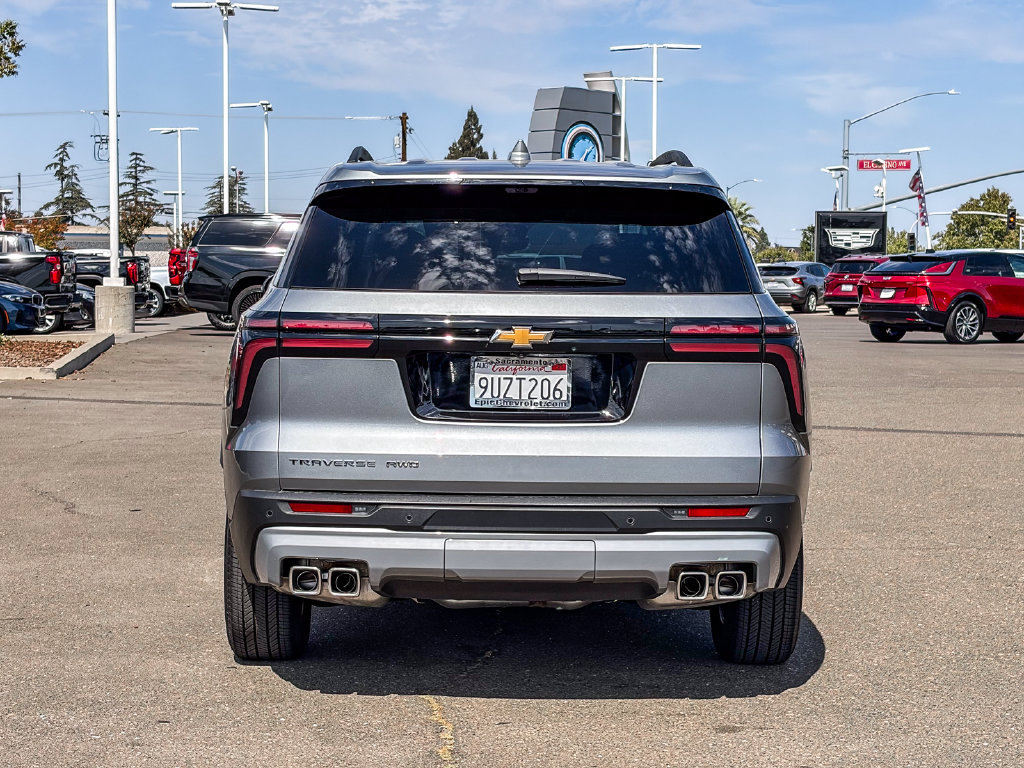 Used 2026 Chevrolet Traverse LT w/ Driver Confidence Package AWD/4WD image 3