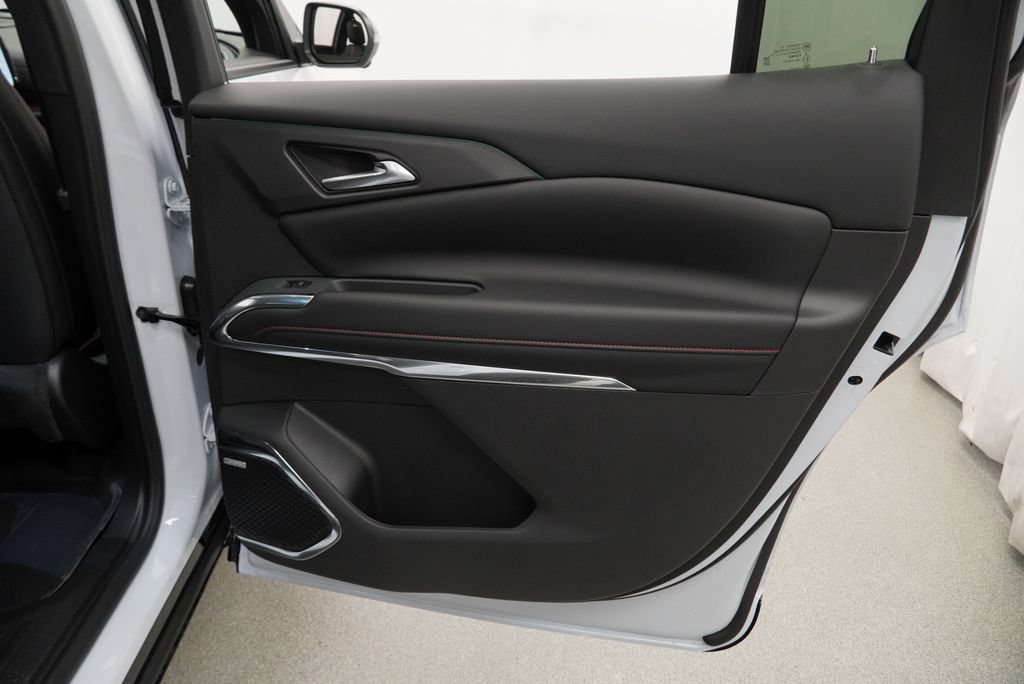 New 2027 Chevrolet Traverse RS w/ LPO, Floor Liner Package AWD/4WD image 28