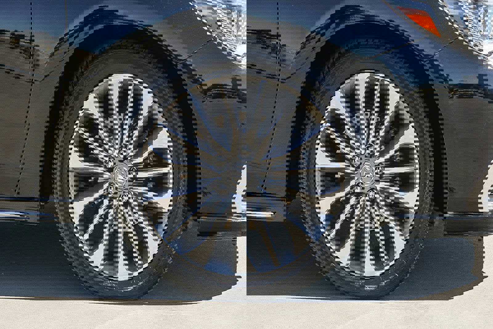 Used 2018 Acura RLX w/ Technology Package image 22