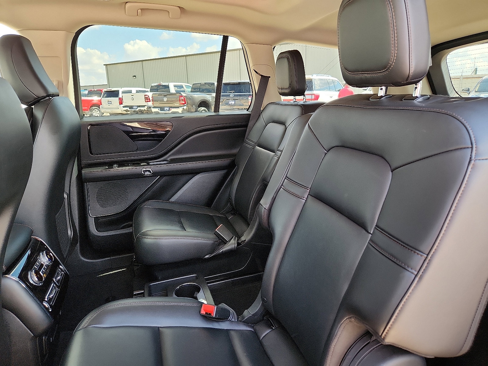 Used 2024 Lincoln Aviator 2WD w/ Premium Package image 9